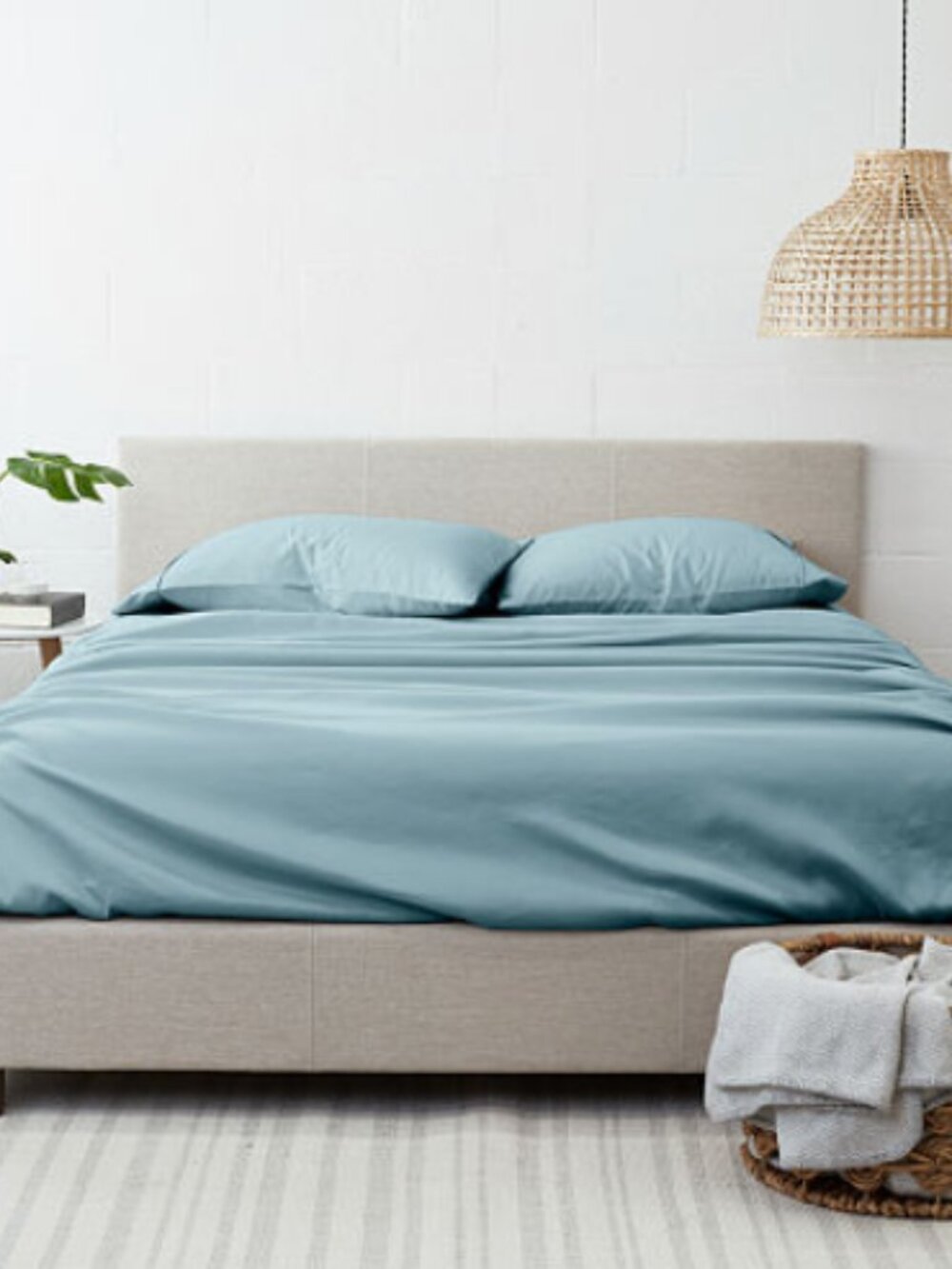 Noble Linens 4 Piece Solid Microfiber Bed Sheet Set Ocean Queen